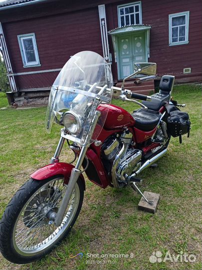 Suzuki Intruder VS 800