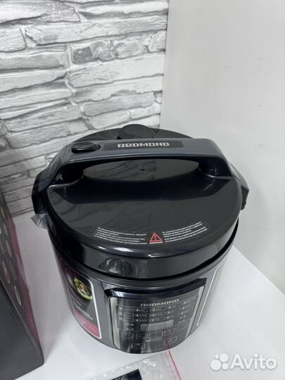 Мультиварка Redmond новая