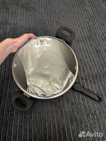 Набор посуды (кастрюля и сковородки)
