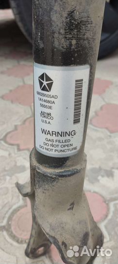 Амортизатор передний Jeep Grand Cherokee wk2