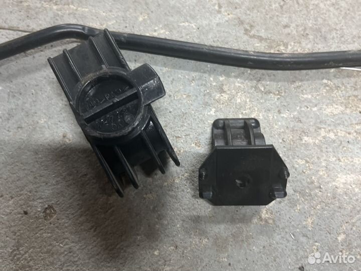 Держатель(упор)капота Ford Fusion 1.4