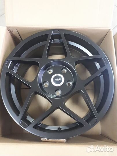 Литой диск R17 8.0 5*114.3 ET33 d67.1 CB