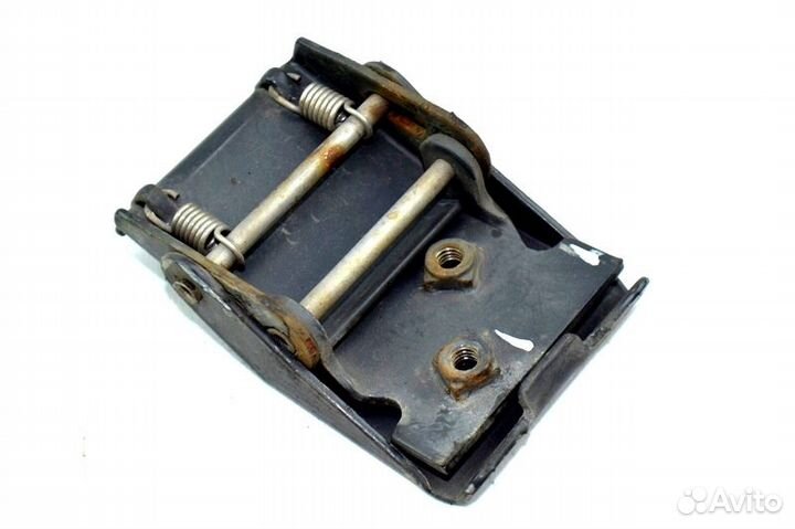 Кронштейн крепления крыла переднего моста, правый