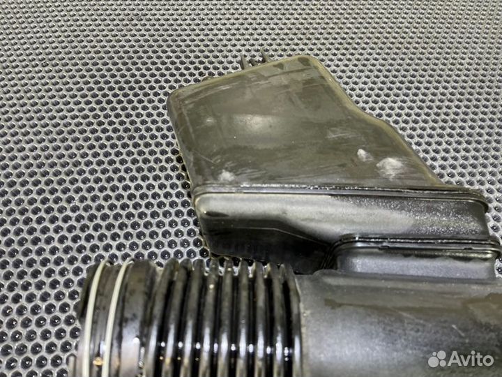 Патрубок воздушного фильтра Lexus Lx570