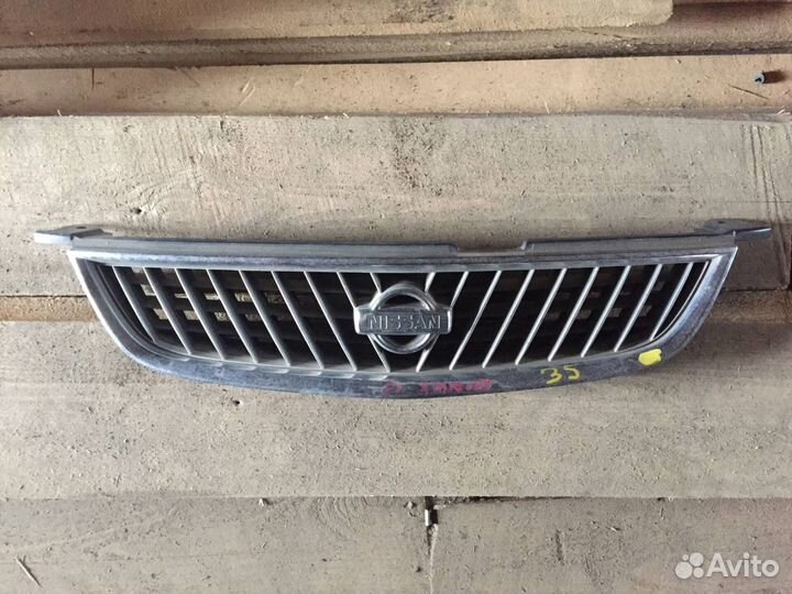 Решетка радиатора Nissan Sunny FB15