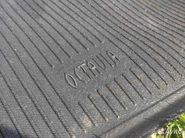 Оригинальный коврик багажника Шкода Октавия тур