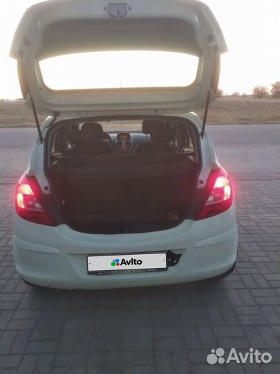 Opel Corsa 1.4 AT, 2011, 123 456 км