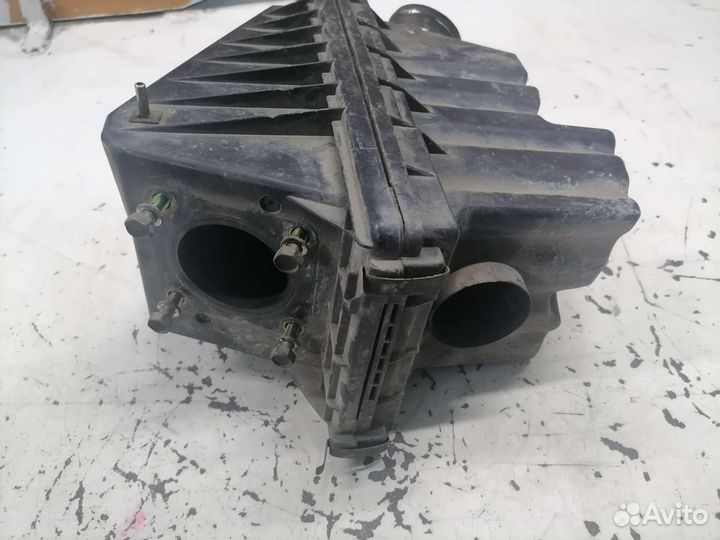 Корпус воздушного фильтра Nissan Bluebird 14 CD20