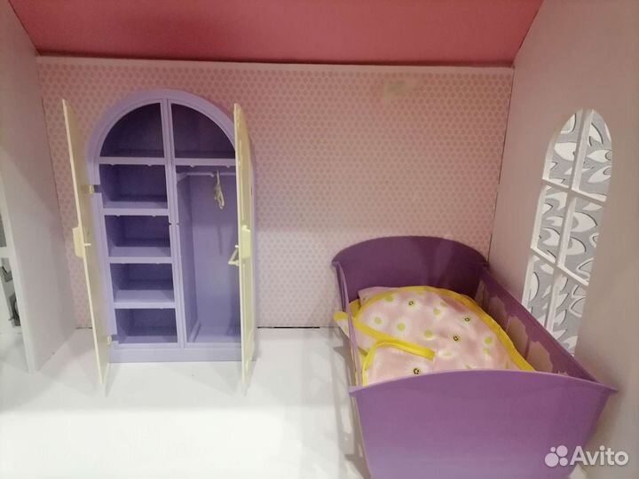 Кукольный домик с мебелью