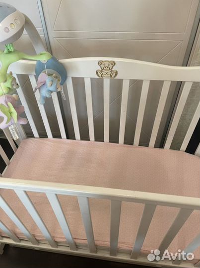 Детская кроватка с маятником и ящиком