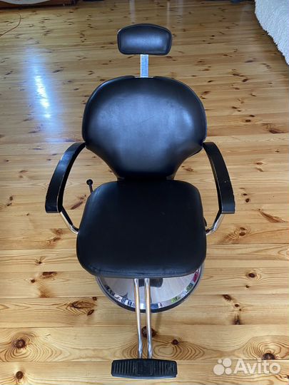 Парикмахерское кресло бу