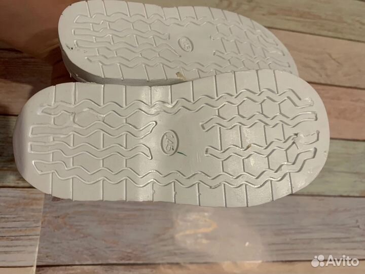 Босоножки для девочки 25 размер новые