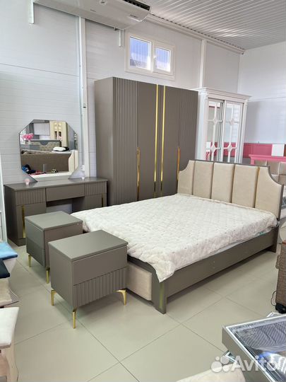 Спальный гарнитур новый