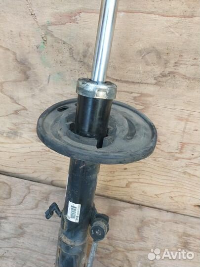 Амортизатор задний правый Toyota Camry XV40 ACV40