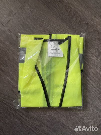 Жилетка неоновая новая