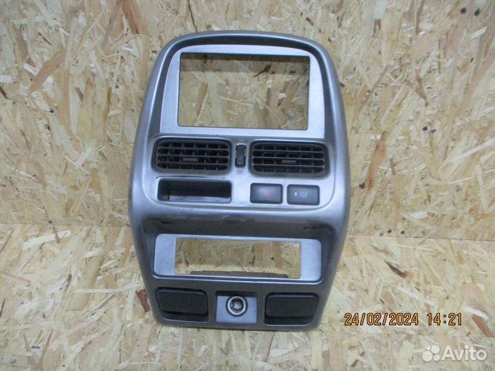 Накладка на торпедо консоль Ниссан NP300