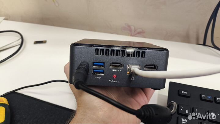 Intel nuc NUC7cjyh