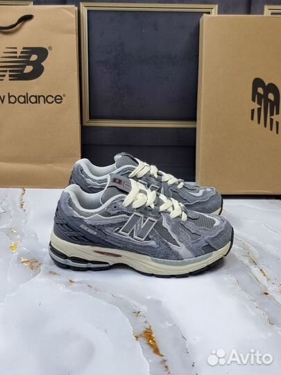 Кроссовки женские new balance