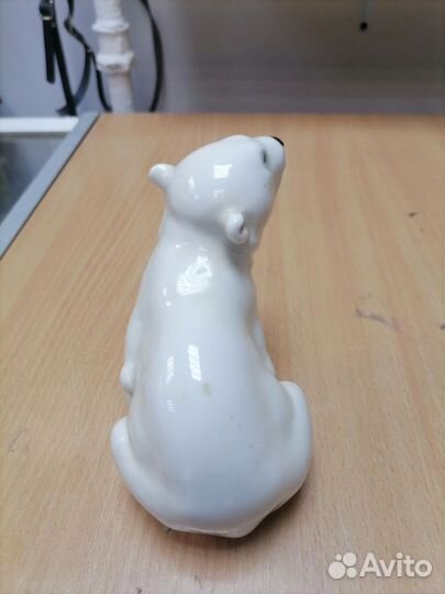 Статуэтка, белый медведь. Фарфор. СССР