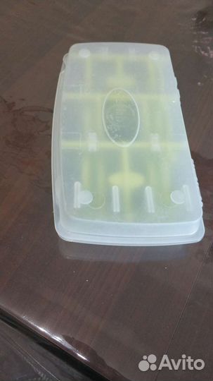 Сушилка для бутылочек и три бутылочки