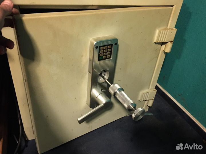 Вскрытие сейфов. Ремонт сейфов. Замена замков