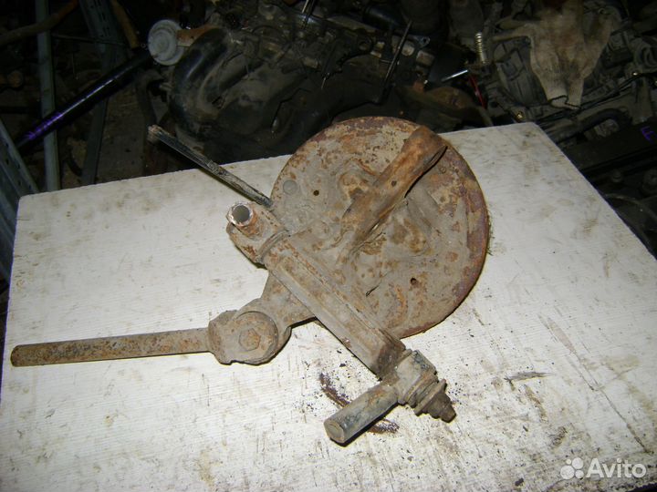 Кулак задний правый Toyota Carina E