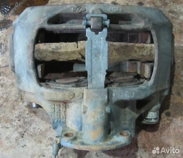 Суппорт передний левый Mercedes Actros