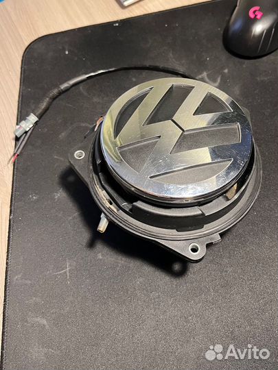 Камера заднего вида в значке volkswagen