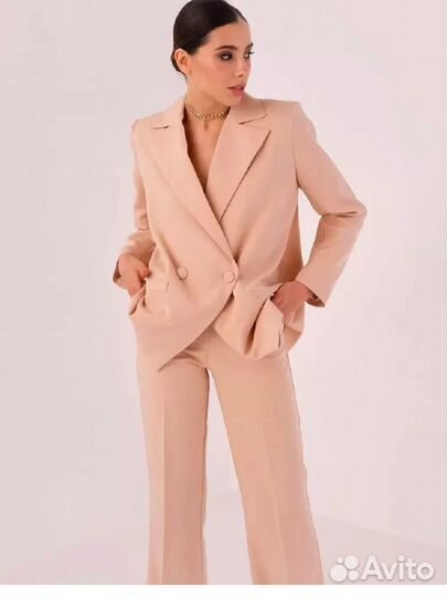 Брючный костюм женский новый