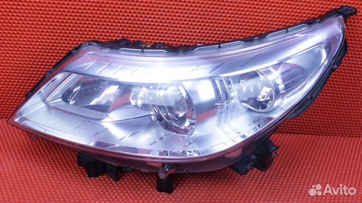 Фара левая Renault Latitude L70 M4R 260601556R