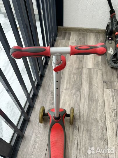 Самокат Globber трехколесный красный