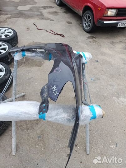 Крыло переднее правое Honda civic 4D