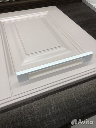 Мебельные ручки белые