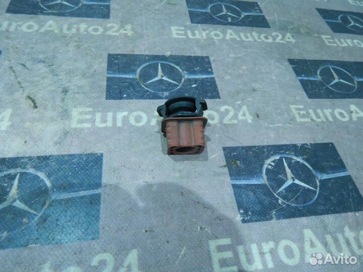 Крепление радиатора A2115040312 Mercedes-Benz E-Cl