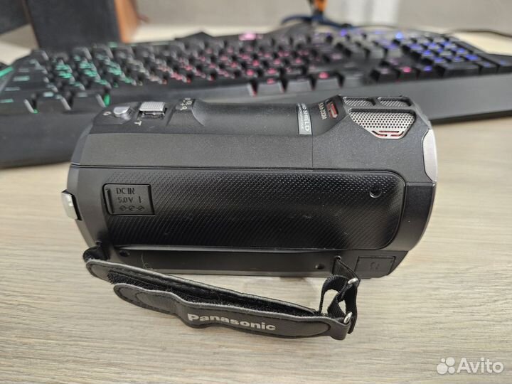 Продам видеокамеру Panasonic hc v760