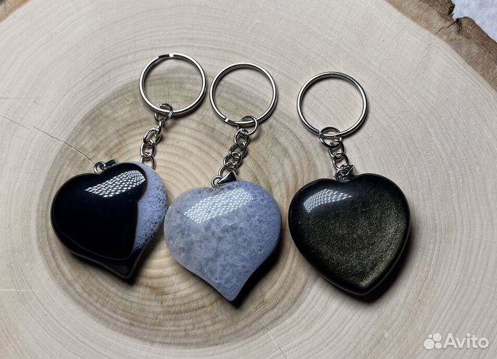 Брелоки с натуральными камнями в форме сердца