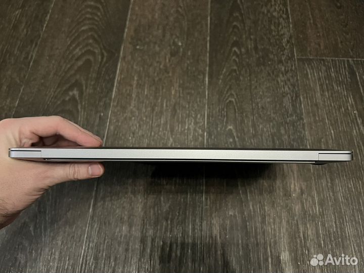 Топ Apple MacBook Pro 13 2019 touchbar /128 GB
