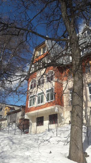 4-к. квартира, 130 м², 2/4 эт.