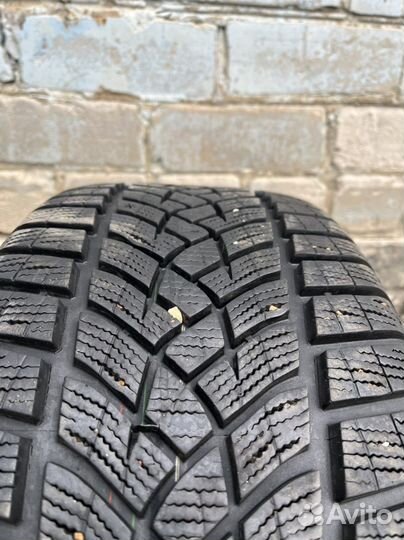 Goodyear UltraGrip Performance Gen-1 235/45 R18 98V