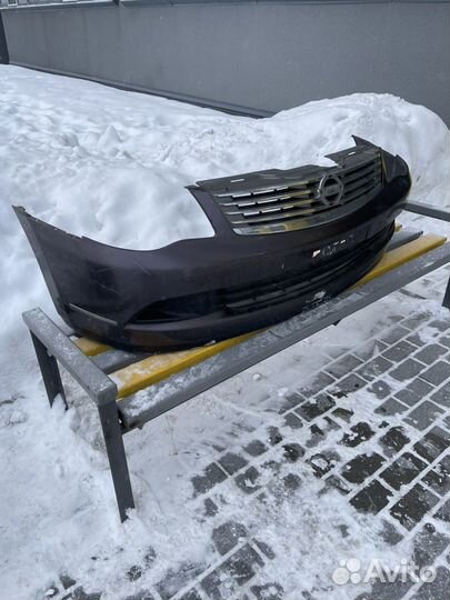 Бампер nissan с решеткой