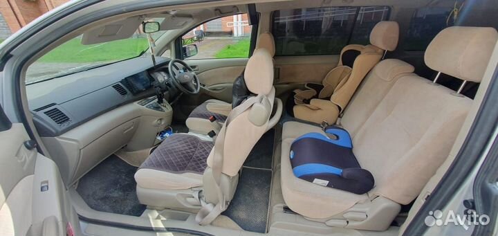 Toyota Isis 1.8 AT, 2004, 308 803 км