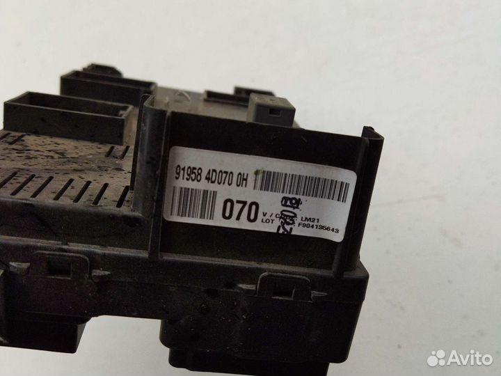 Блок предохранителей Кия Карнивал 2006-2014гв