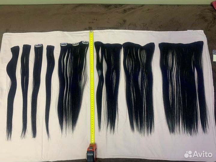 Волосы на трессах черные