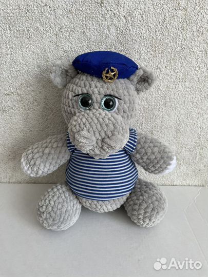 Вязаные игрушки ручной работы. Бегемот вдв