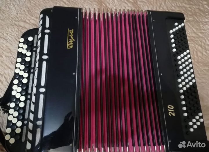 Продаю баян Тула 210