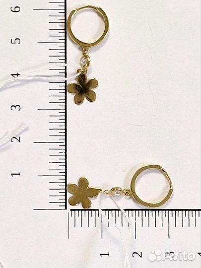 Золотые серьги с камнем