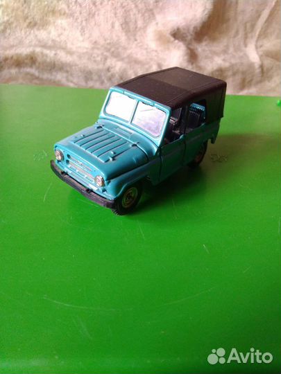 Модель1:43 газ469