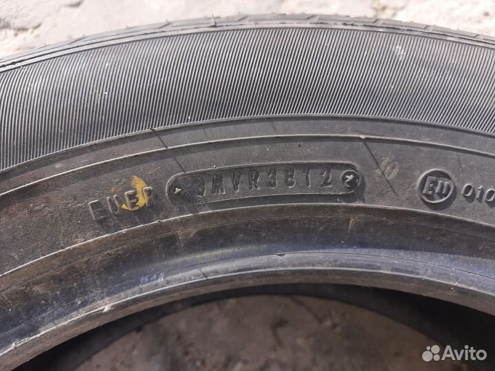 Dunlop SP Sport 270 215/60 R17 96H