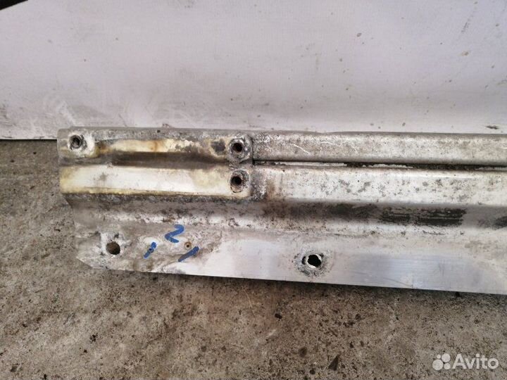 Кронштейн порога правый Mercedes Gl X164