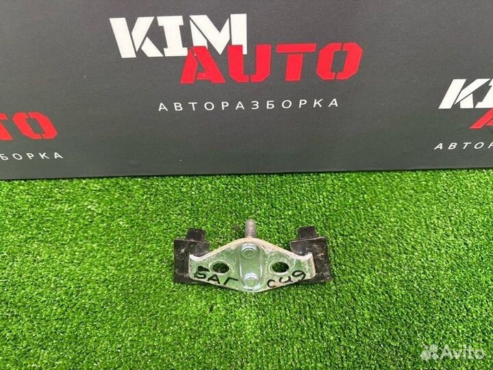 Ответная часть замка багажника Kia Ceed 1 Ed Hb